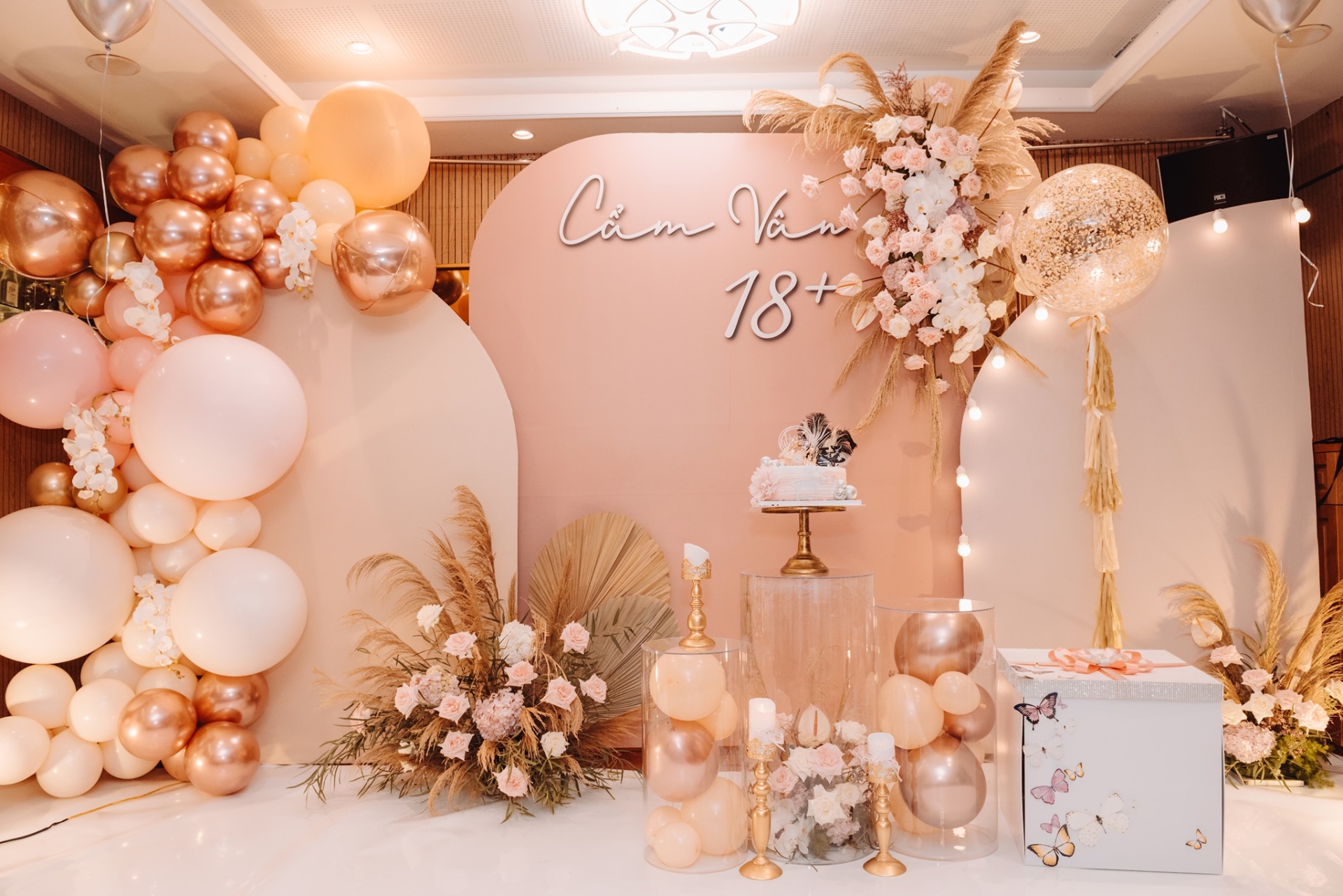 Đặt tiệc sinh nhật H&agrave; Nội