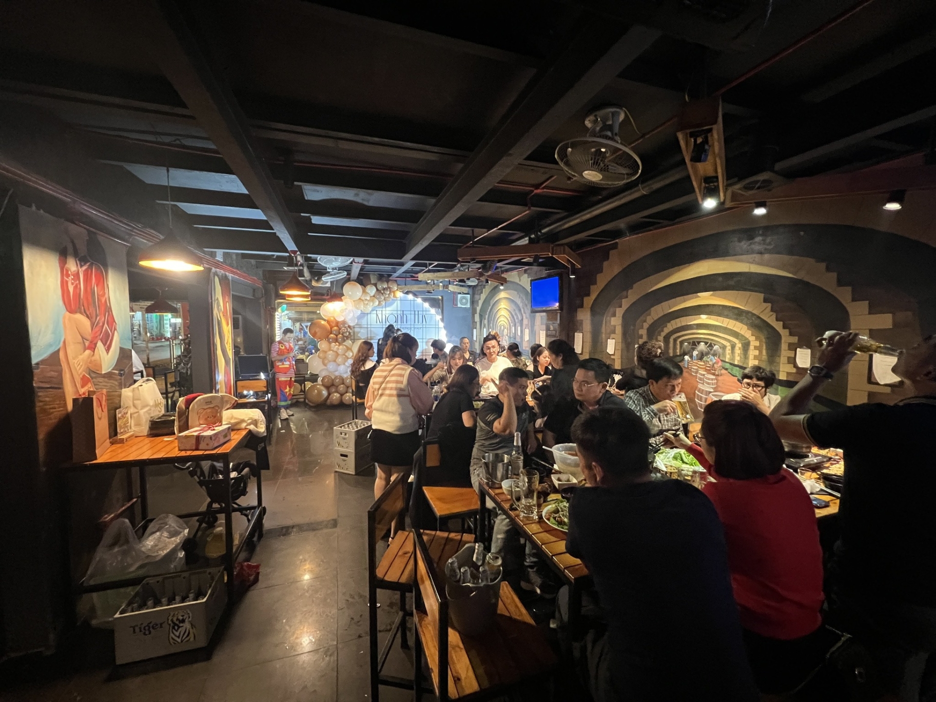 Nhà hàng tổ chức sinh nhật công ty