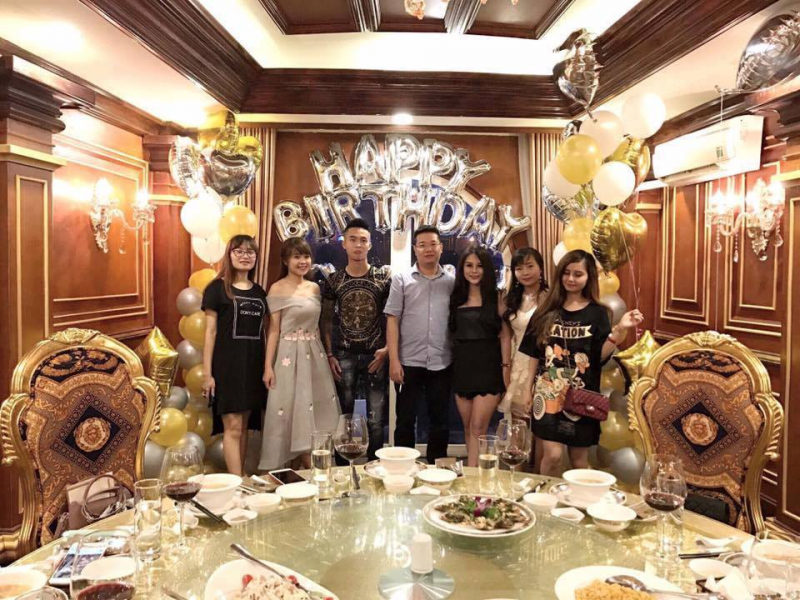 Cải Lương Net  Hồng Quế làm tiệc sinh nhật 1 tuổi cho con gái tại nhà hàng